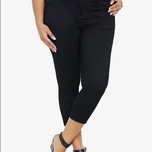 Torrid Black Denim Skinny Crop Jeggings Pants